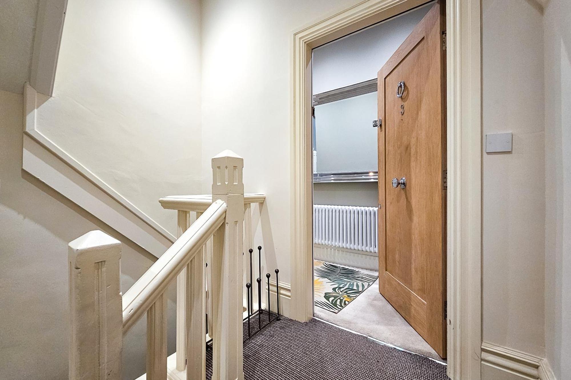 Exclusive 3 Bedroom Penthouse - 2 Bath & Mezzanine Harrogate Exterior photo