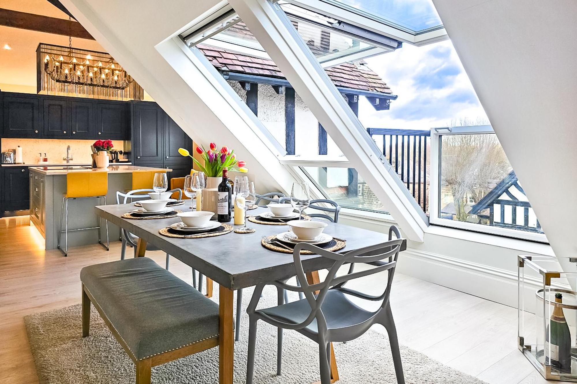 Exclusive 3 Bedroom Penthouse - 2 Bath & Mezzanine Harrogate Exterior photo