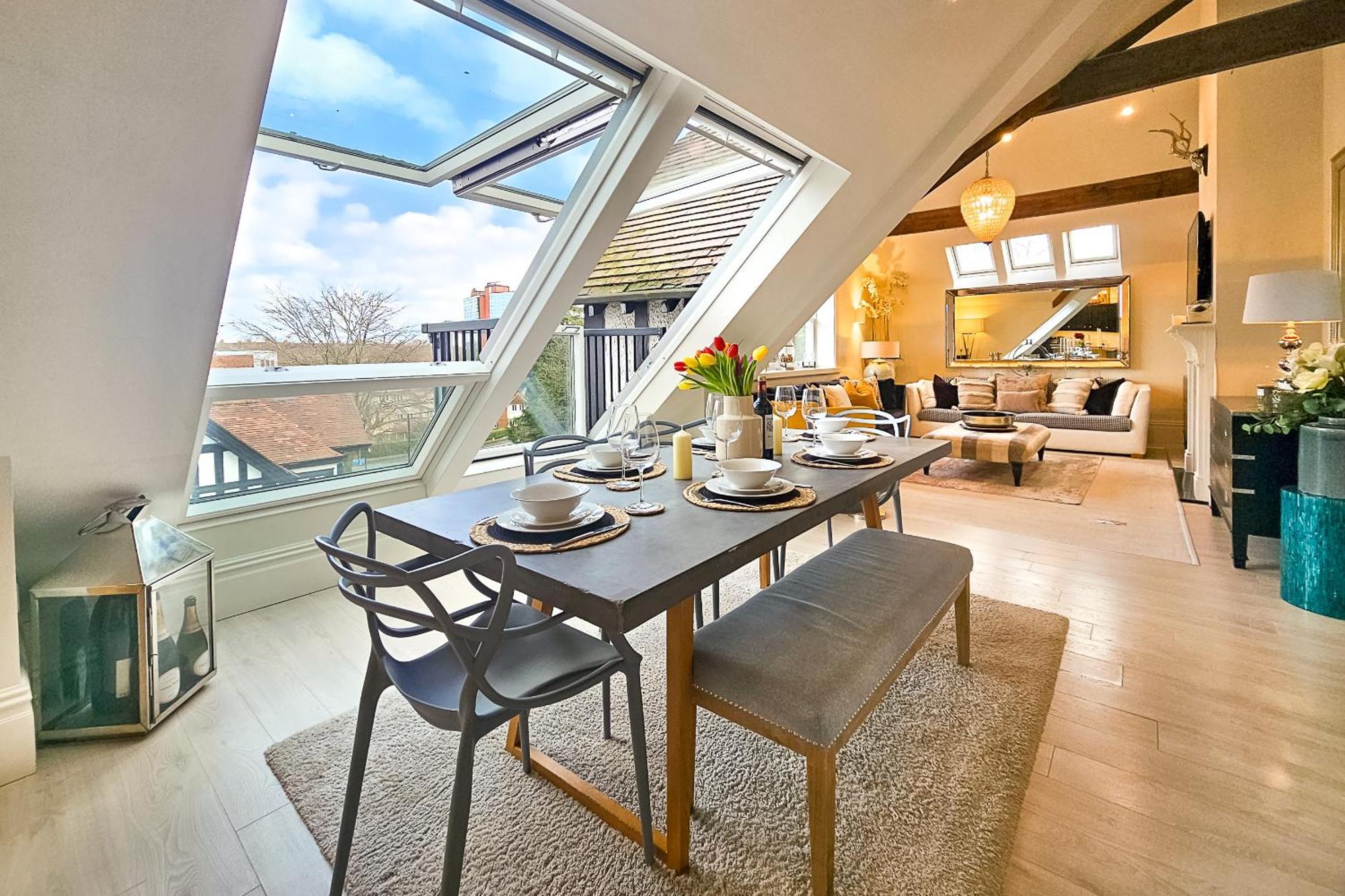 Exclusive 3 Bedroom Penthouse - 2 Bath & Mezzanine Harrogate Exterior photo