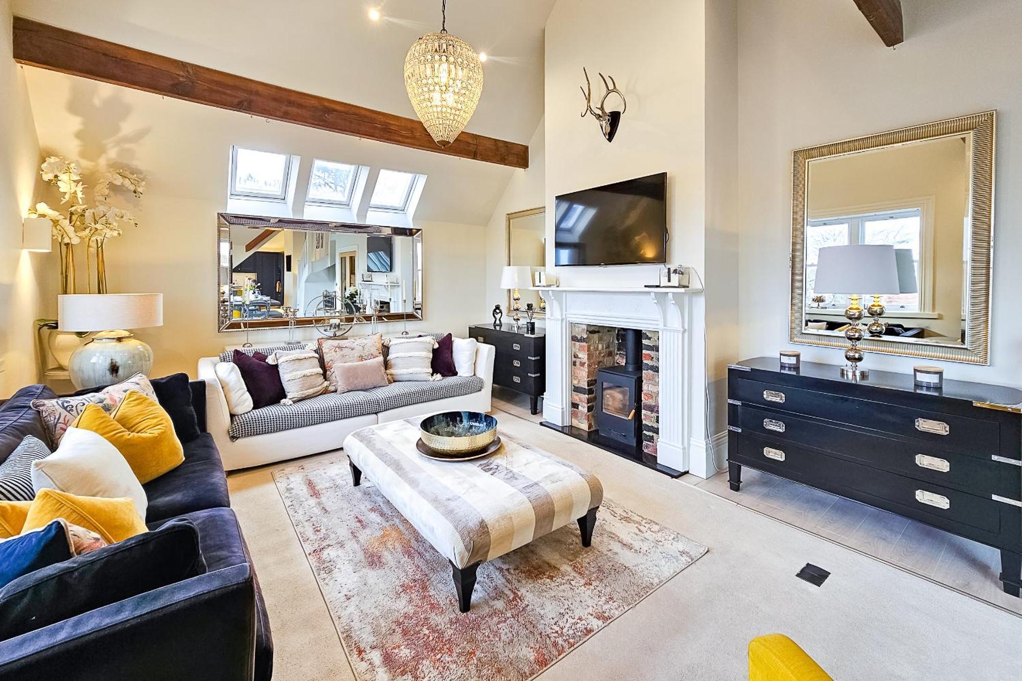 Exclusive 3 Bedroom Penthouse - 2 Bath & Mezzanine Harrogate Exterior photo