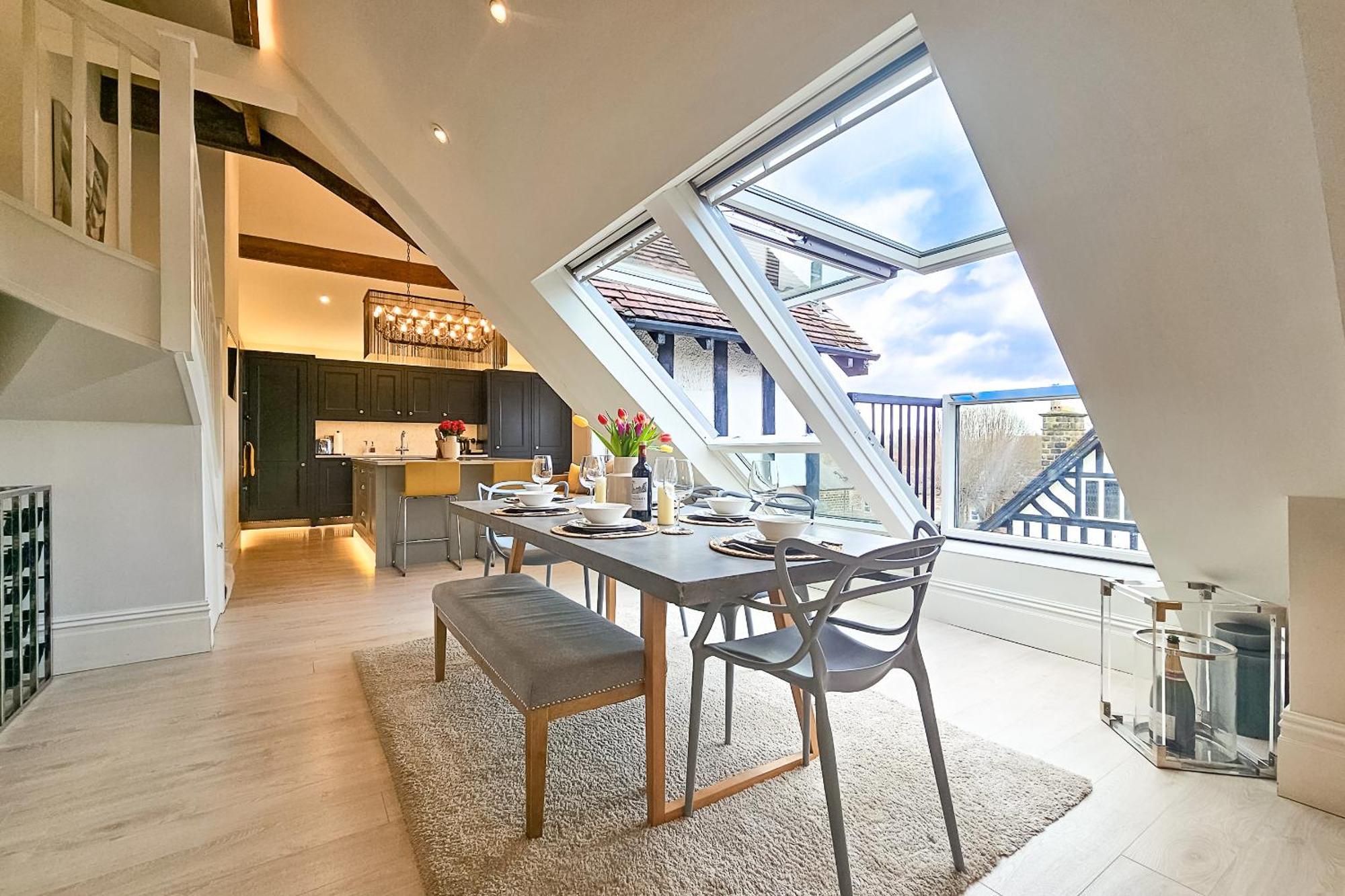 Exclusive 3 Bedroom Penthouse - 2 Bath & Mezzanine Harrogate Exterior photo